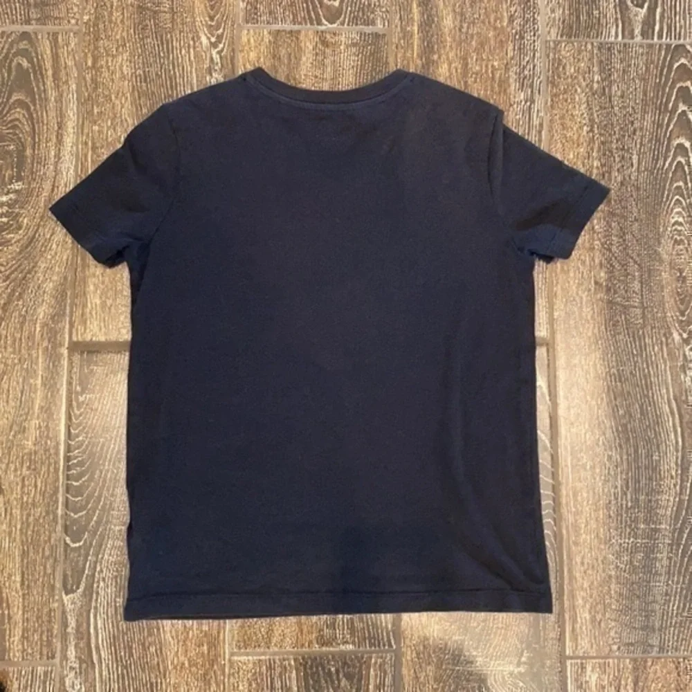 Old Navy boys black T Shirt Size M (8)